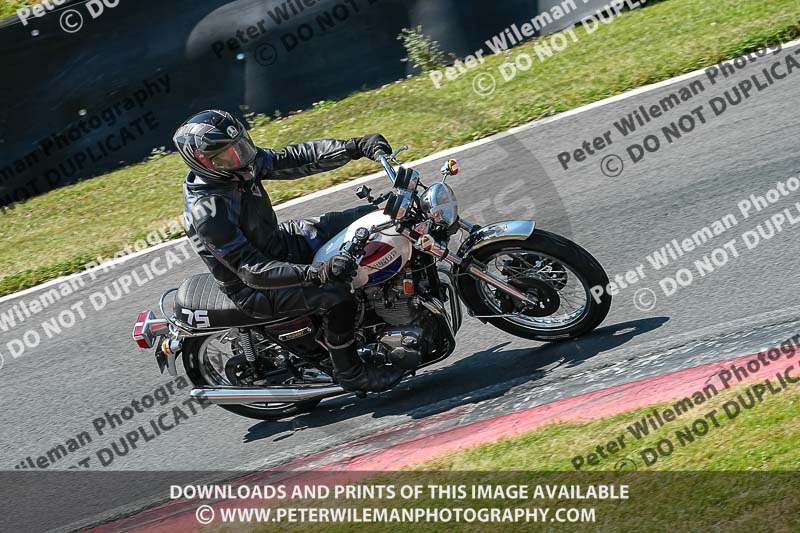 cadwell park;cadwell park photographs;cadwell trackday photographs;enduro digital images;event digital images;eventdigitalimages;peter wileman photography;racing digital images;trackday digital images;trackday photos